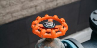 Harmonogram okresowej kontroli przewodów kominowych oraz kontroli szczelności instalacji gazowej w 2025 r. – wszystkie budynki