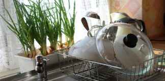 Czyszczenie pionu kanalizacyjnego kuchennego w budynku przy ul. Miechowity 7 (wybrane mieszkania)