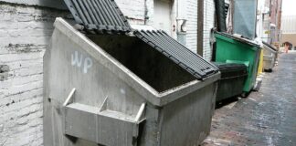 Prośba do mieszkańców budynku przy ul. Łobzowskiej 57 o niewyrzucanie do leja zsypowego odpadów BIO